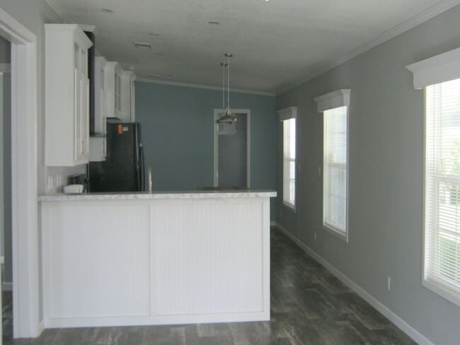 Building Photo - 374 Windsor Dr