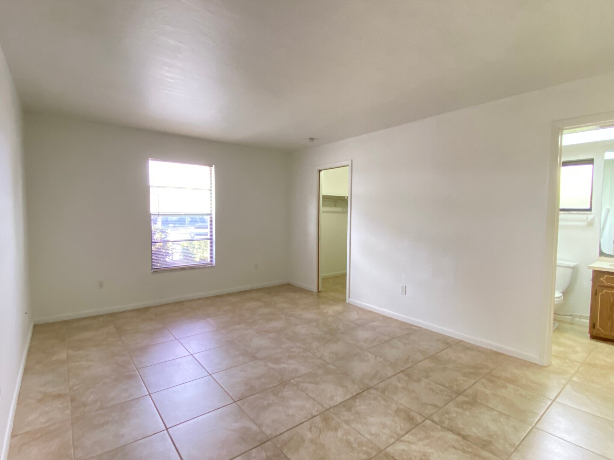 Building Photo - 513 SE 24th Ave