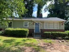 Building Photo - Spacious 3-Bedroom Near Anderson Universit...