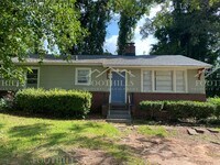 Building Photo - Spacious 3-Bedroom Near Anderson Universit...