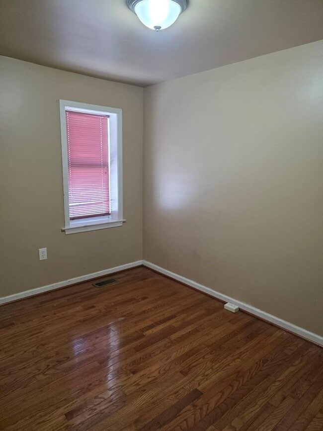 Building Photo - Wilmington Rowhome - Hedgeville Area