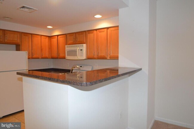Building Photo - 4490 Market Commons Dr