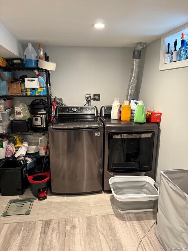 Building Photo - 10 Hillside Terrace