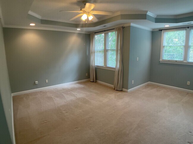 Building Photo - Gorgeous 2 Bed Condo in the heart of Carrboro!