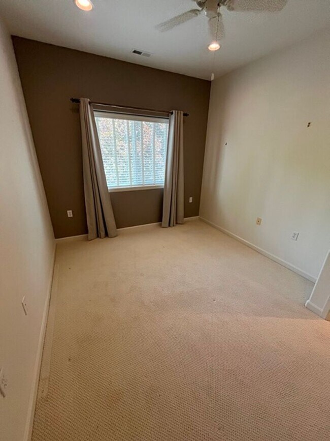 Building Photo - 10308 SW Hollyridge Ln
