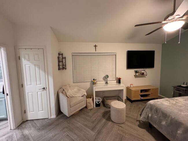 Building Photo - 732 Gold Beach Dr