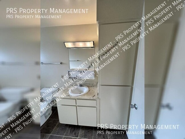 Building Photo - Tempe Condo Available