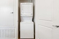 Building Photo - Huge and Lovely home