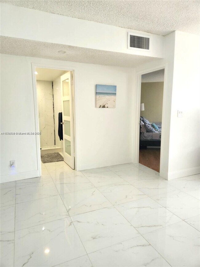 Building Photo - 3725 S Ocean Dr