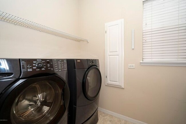 Building Photo - Gated Community