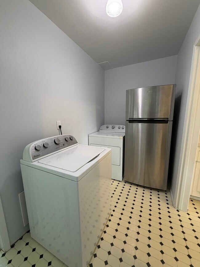 Building Photo - Beautiful single-family home in lovely Sou...