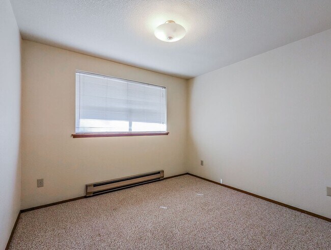Building Photo - Charming 3 bed, 1.5 bath country rambler i...