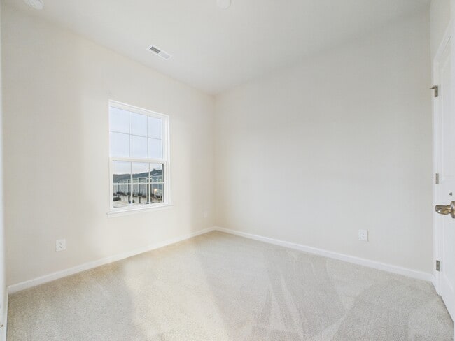 Building Photo - 2108 Trout Lily Ln