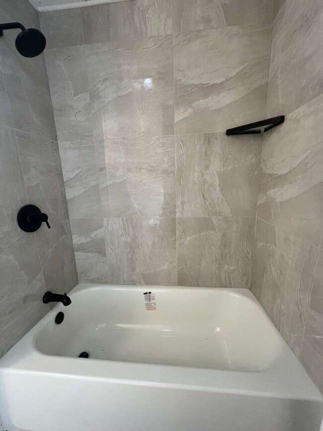 Building Photo - Updated 3-Bedroom Single-Family Home in th...