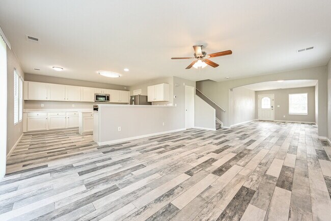 Building Photo - 2519 Coach House Loop