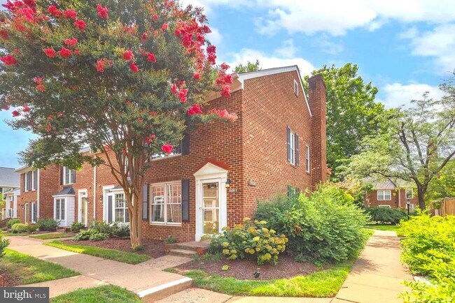 Primary Photo - 2526-E S Arlington Mill Dr