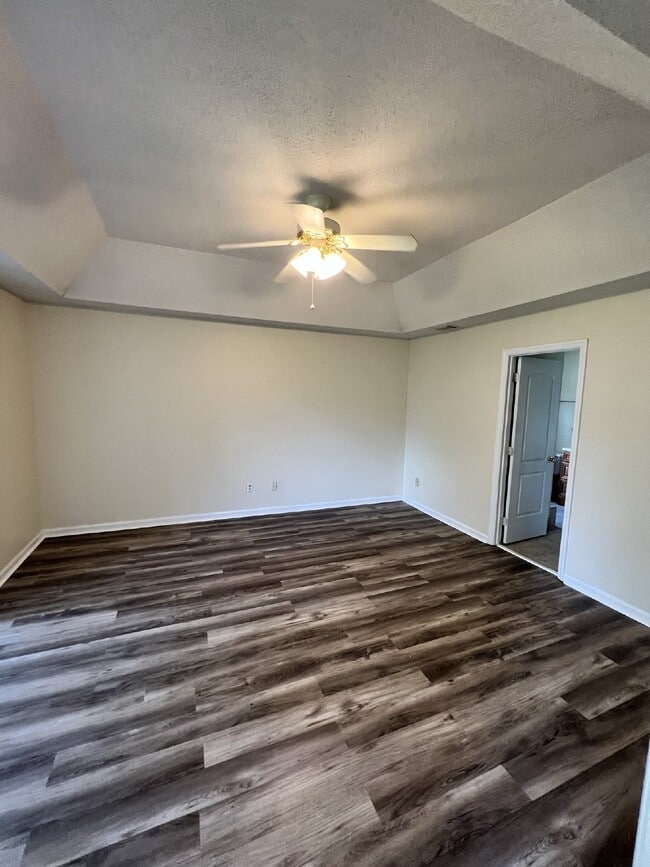 Building Photo - Home For Rent