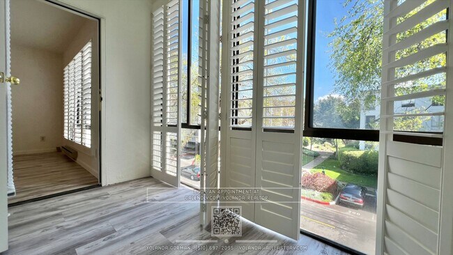 Building Photo - Beautifully Updated Junior 1bd/1ba at reso...