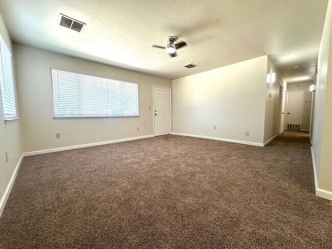 Building Photo - 525 Downing Ln