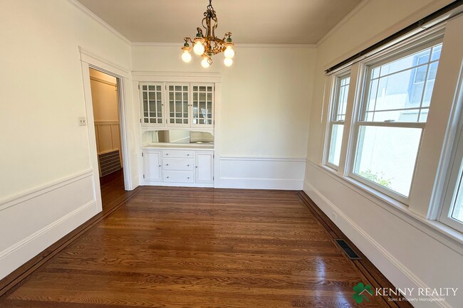 Building Photo - Spacious 3 Bedroom Home in Sign Hill Neighborhood in South San Francisco