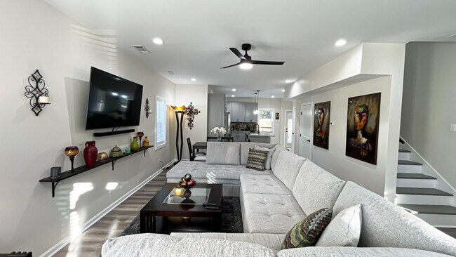 Building Photo - 2813 Mead Rd