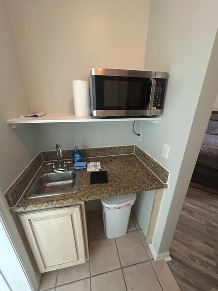 Building Photo - 9921 Perfect Dr