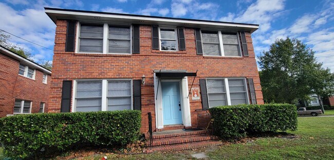 Building Photo - Cherry St 1109