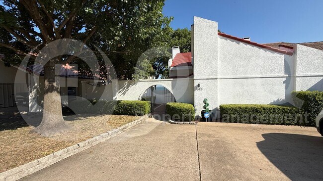 Building Photo - 3612 Lakeside Dr