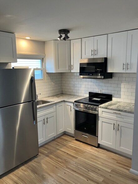 Building Photo - 43 Sycamore St