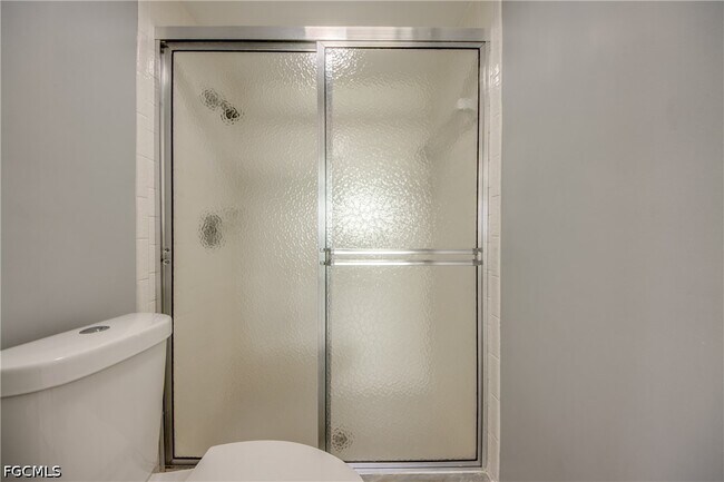 Building Photo - 2526 SE 16th Pl