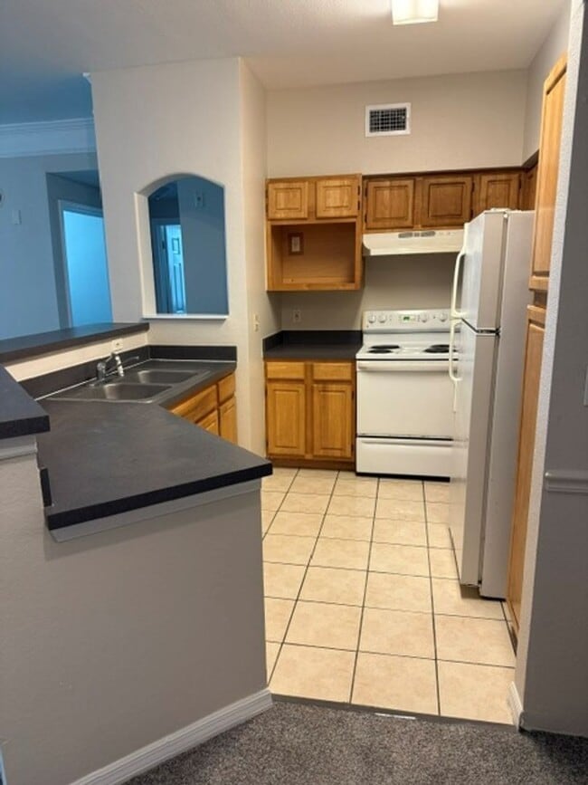Building Photo - 3250 Corona Village Way