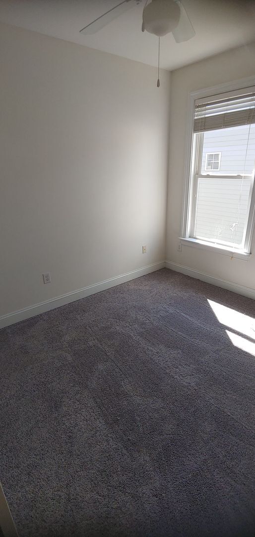 Building Photo - RENT SPECIAL! 4 BR / 3.5 BA Gorgeous Townhouse close to James River