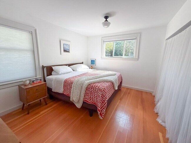 Building Photo - Updated 4-Bedroom Home in the Heart of Loy...