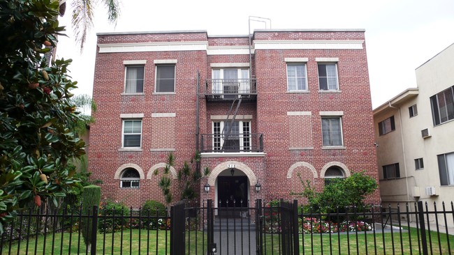 Primary Photo - Commonwealth Apartments