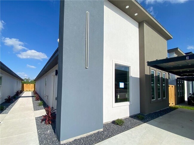 Building Photo - 3104 S Links Dr