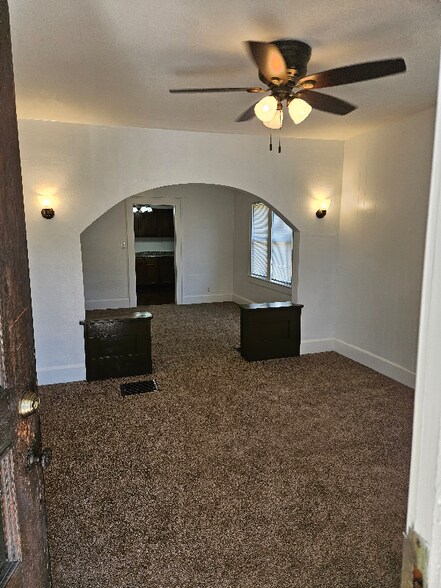 Building Photo - 1308 Muncie