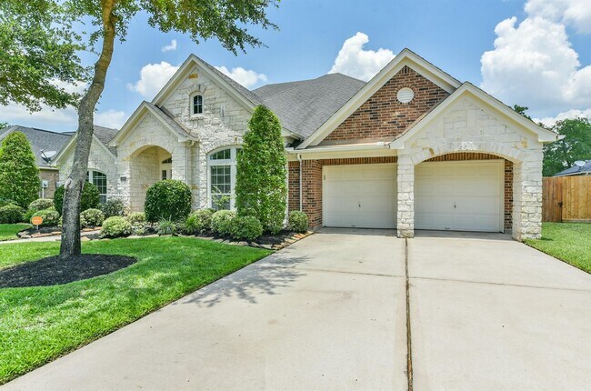 Building Photo - 15914 Cedar Shores Ln