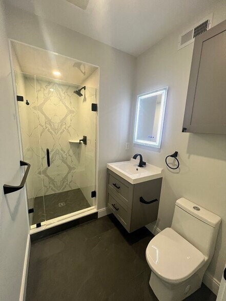 Building Photo - 25 Atkins St