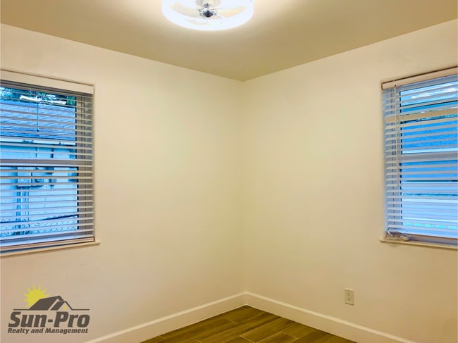 Building Photo - 748 Bethune St