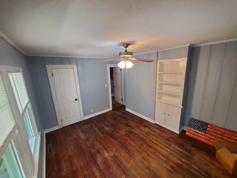 Bedroom - 121 Avery St