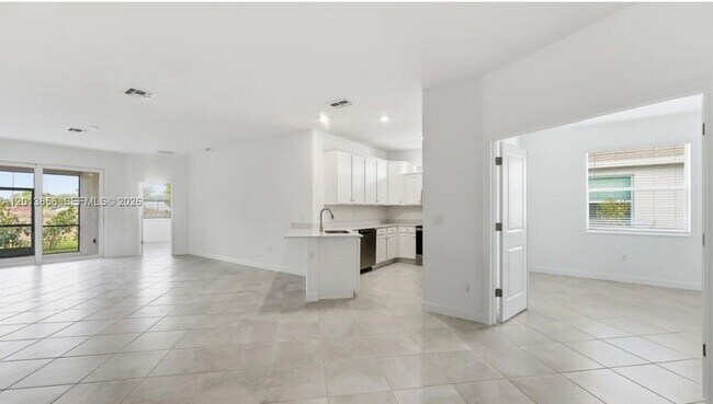 Building Photo - 20511 Hazelnut Ct S