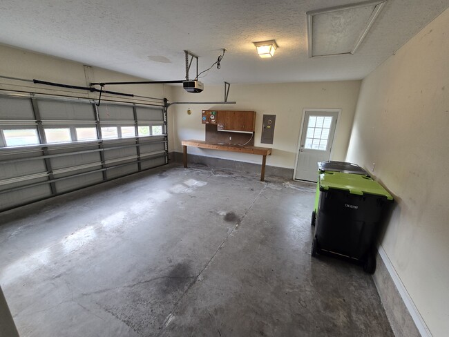 Building Photo - 333 Rose Bud Ln