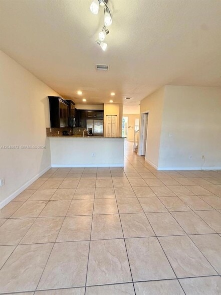 Building Photo - 8965 NW 98th Ave
