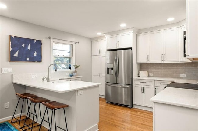 Building Photo - 811 Whelchel Dr