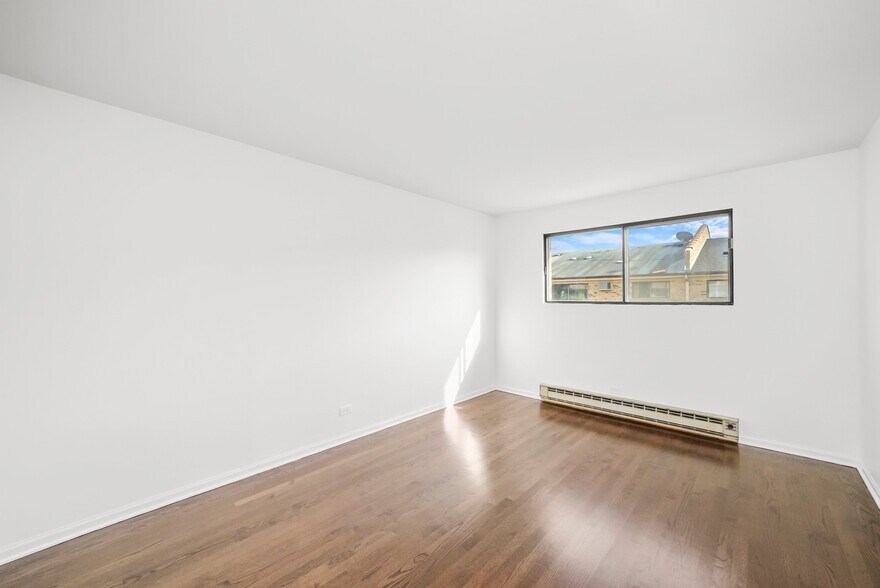 Building Photo - 5117 N East River Rd