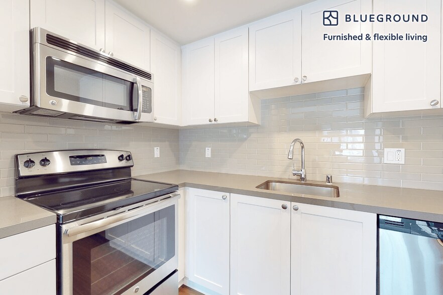 Building Photo - 7205 Charmant Dr