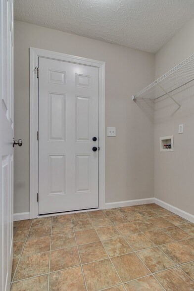 Building Photo - 4910 Court Dr