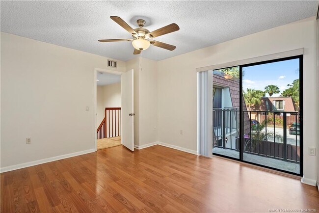 Building Photo - 2930 SW Sunset Trace Cir