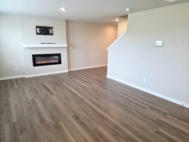 Building Photo - 655 NW Williamsburg Ln