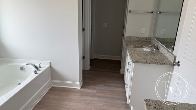 Building Photo - MOVE-IN SPECIAL: $500 OFF 1ST MONTH'S RENT!**